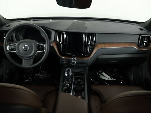 Used 2024 Volvo XC60 T8 Ultimate AWD/4WD image 7