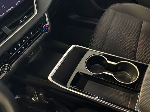 Used 2025 Chevrolet Equinox LT image 40