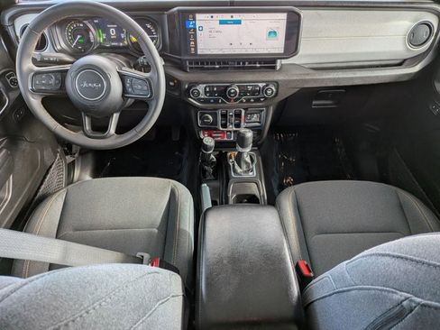 Used 2024 Jeep Wrangler Willys image 18