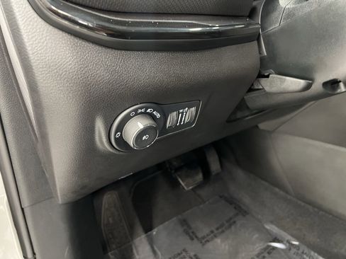 Used 2025 Jeep Compass Latitude w/ Altitude Special Edition image 17