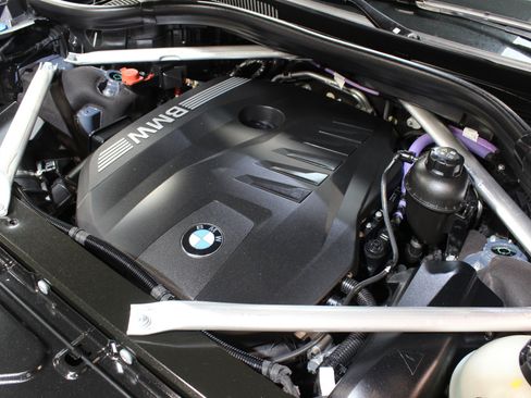 Used 2024 BMW X7 xDrive40i w/ Climate Comfort Package image 15