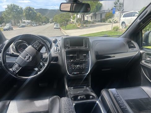 Used 2018 Dodge Grand Caravan SXT w/ Driver Convenience Group FWD image 9