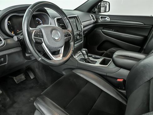 Used 2018 Jeep Grand Cherokee Altitude AWD/4WD image 14
