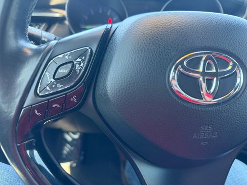 Used 2018 Toyota C-HR XLE FWD image 24