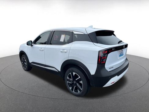 Used 2025 Nissan Kicks SV image 5