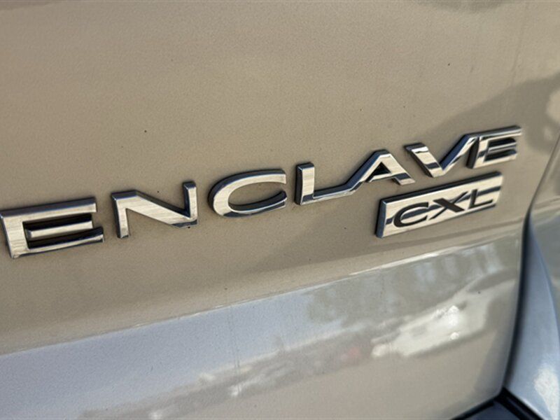 Used 2010 Buick Enclave CXL FWD image 22