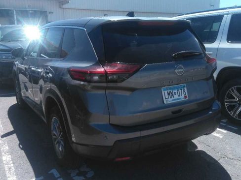 Used 2024 Nissan Rogue S AWD/4WD image 2