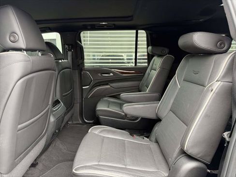 Used 2024 Cadillac Escalade ESV Premium Luxury AWD/4WD image 15