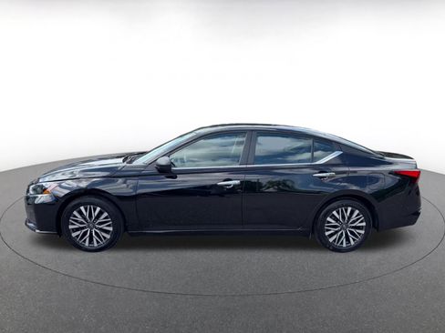 Used 2025 Nissan Altima 2.5 SV FWD image 8