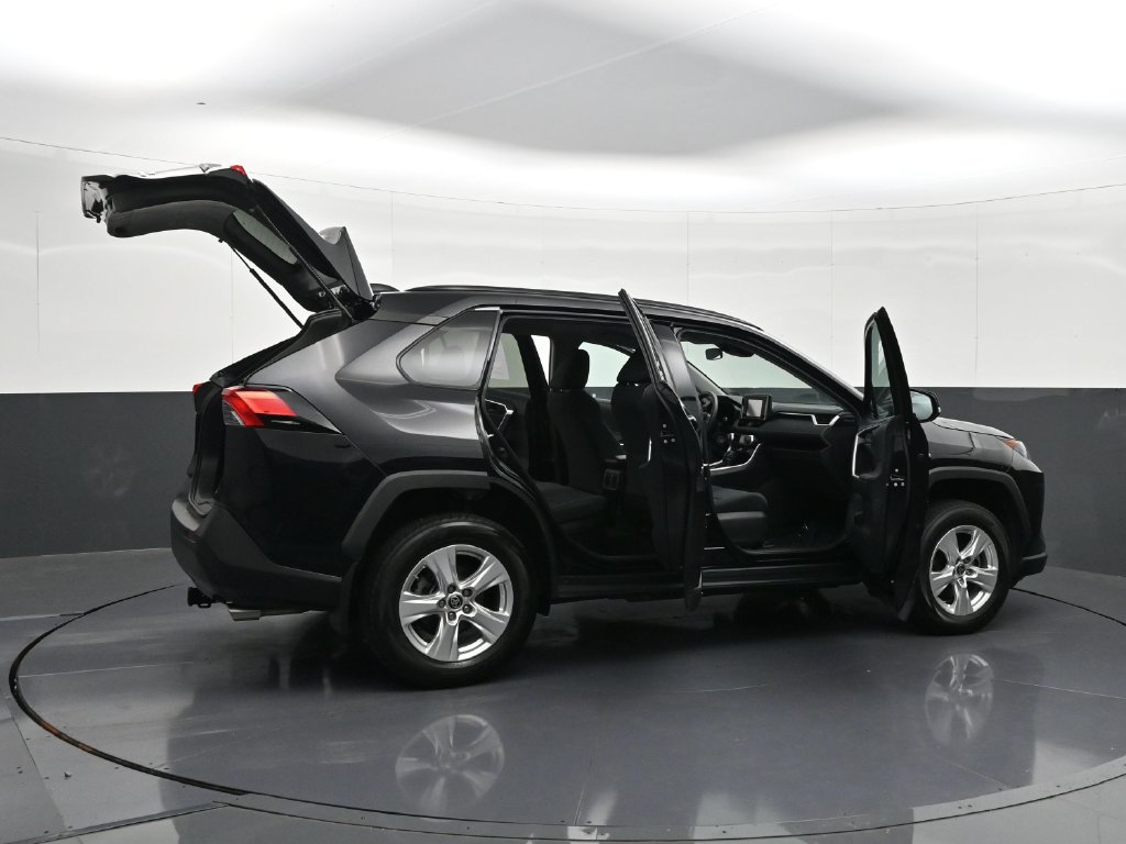 Used 2021 Toyota RAV4 LE AWD/4WD image 39