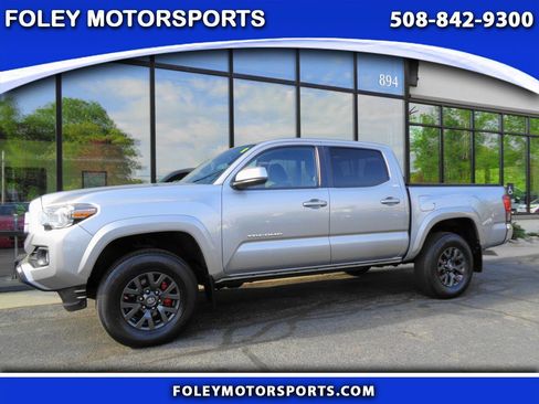 Used 2020 Toyota Tacoma SR5 AWD/4WD image 1