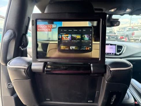 Used 2022 Chrysler Pacifica Limited w/ Uconnect Theater Family Group AWD/4WD image 20