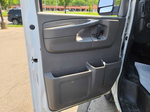 Used 2015 Chevrolet Express 2500 2500 3DR CARGO VAN /V8 image 7