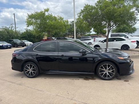 Used 2023 Toyota Camry SE FWD image 4