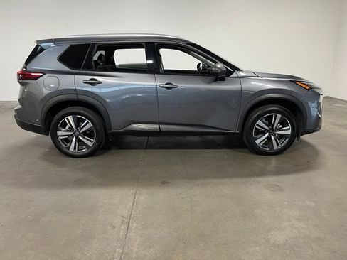 Used 2026 Nissan Rogue SL FWD image 2
