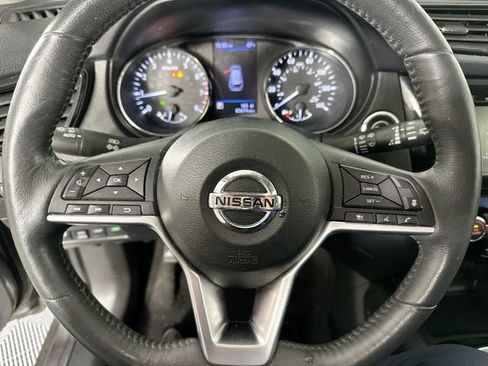 Used 2018 Nissan Rogue SV w/ Premium Package AWD/4WD image 12