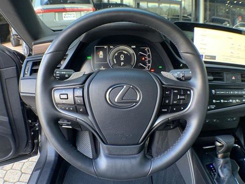 Certified 2025 Lexus ES 300h w/ Premium Package image 14