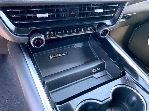 Used 2025 Chevrolet Tahoe LT AWD/4WD image 26