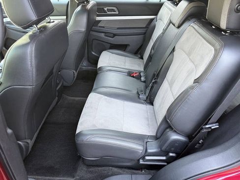 Used 2017 Ford Explorer XLT w/ Equipment Group 202A AWD/4WD image 19