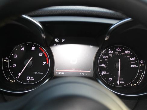 Used 2017 Alfa Romeo Giulia AWD image 10