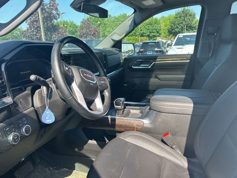Used 2024 GMC Sierra 1500 Elevation w/ Elevation Premium Package AWD/4WD image 9
