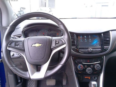 Used 2017 Chevrolet Trax Premier w/ Driver Confidence II Package FWD image 10