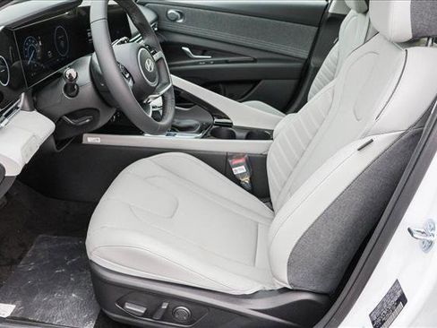 New 2025 Hyundai Elantra Limited image 11