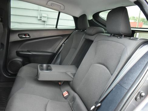 Used 2022 Toyota Prius LE FWD image 31