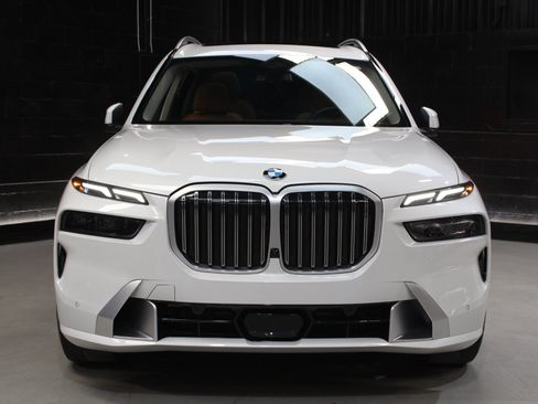 Used 2025 BMW X7 xDrive40i AWD/4WD image 6