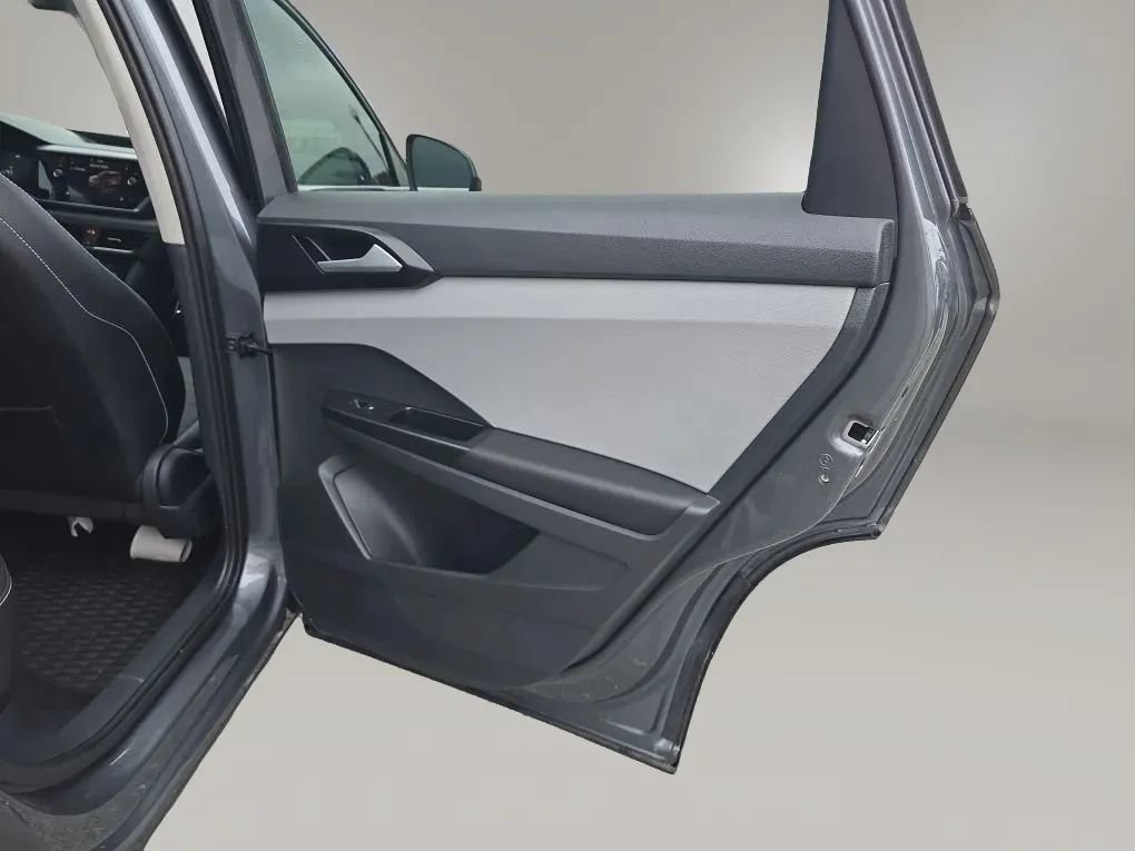 Used 2023 Volkswagen Taos SE w/ Panoramic Sunroof Package FWD image 46