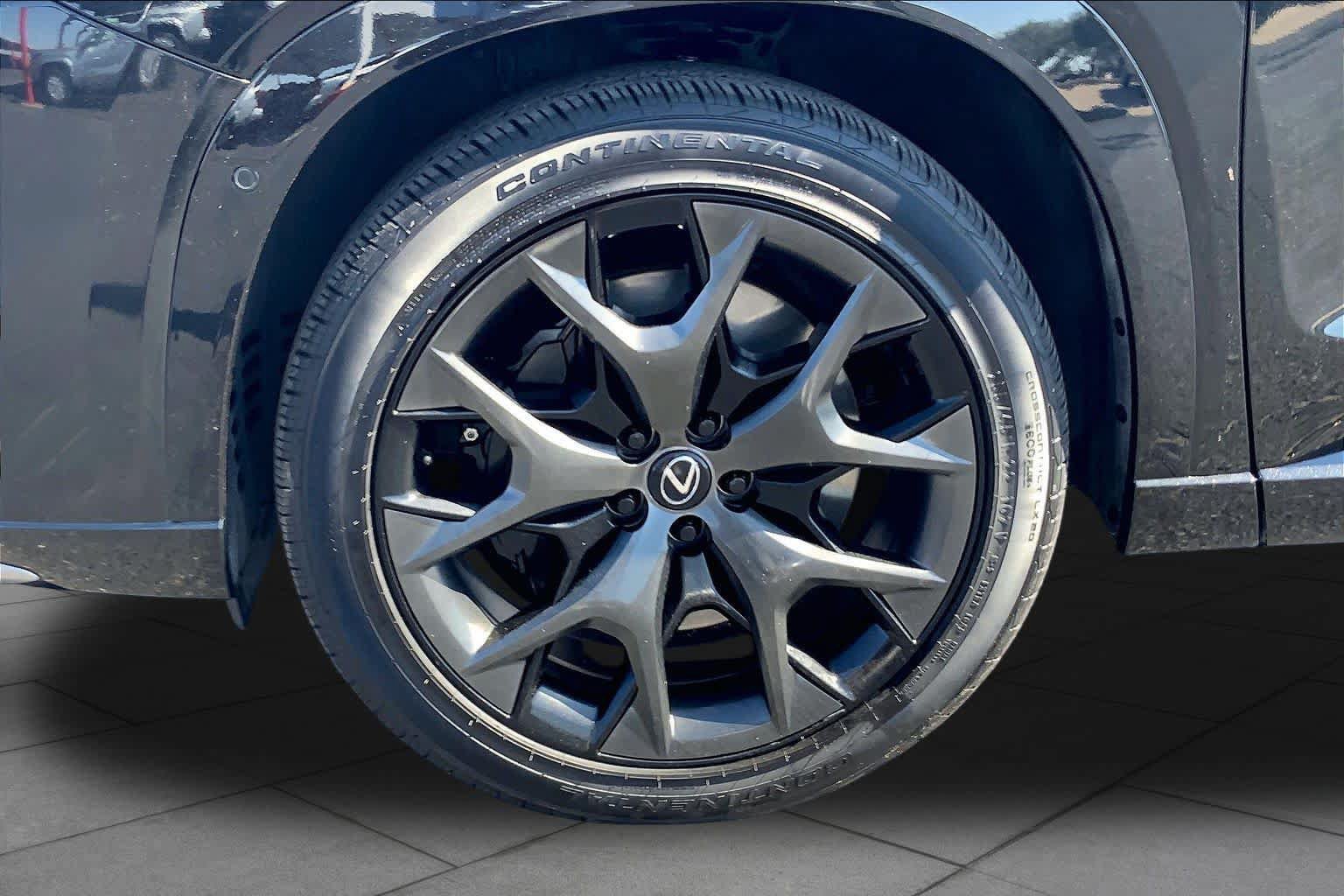 Used 2024 Lexus TX 500h AWD w/ Technology Package image 11