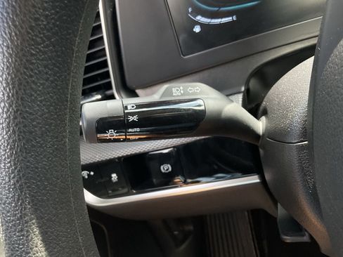 Used 2025 Kia Sportage LX FWD image 28