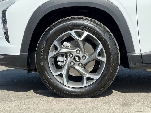 Used 2025 Chevrolet Trax LT w/ LT Convenience Package image 25