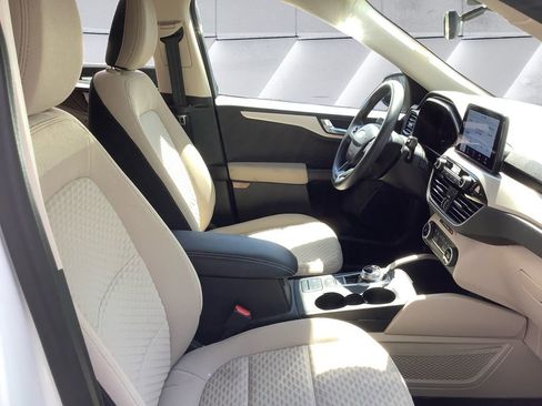 Used 2020 Ford Escape SE image 13