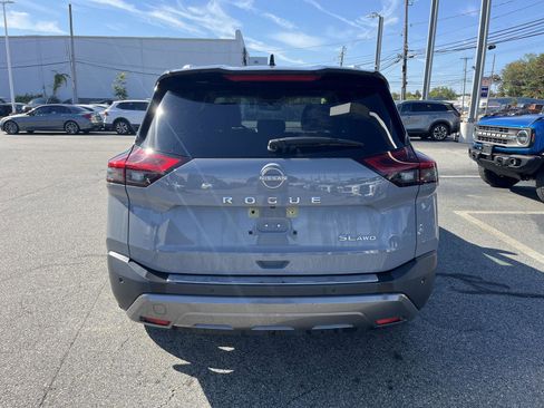 Used 2023 Nissan Rogue SL w/ SL Premium Package image 4