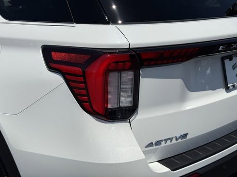 Certified 2025 Ford Explorer Active RWD image 8