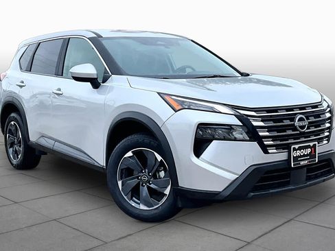 Certified 2025 Nissan Rogue SV FWD image 3