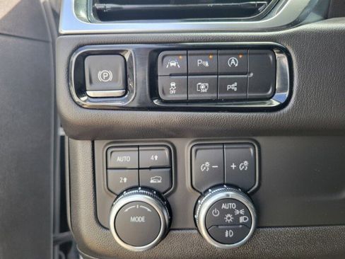 Used 2025 GMC Yukon Denali AWD/4WD image 16