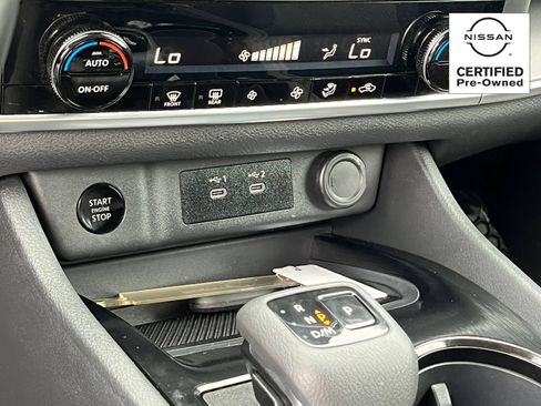 Certified 2025 Nissan Rogue SV FWD image 26