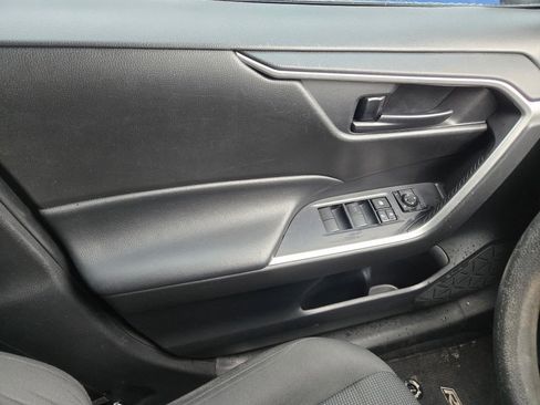 Used 2022 Toyota RAV4 LE image 11