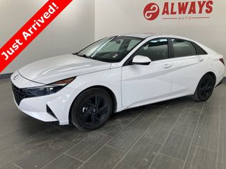 Used 2023 Hyundai Elantra SEL image 1