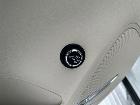 Used 2022 Buick Envision Avenir w/ Technology Package II image 22