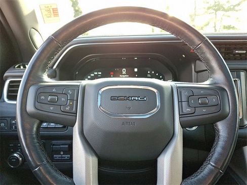 Used 2022 GMC Yukon XL Denali image 21