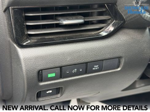 Used 2025 Nissan Sentra SV FWD image 10
