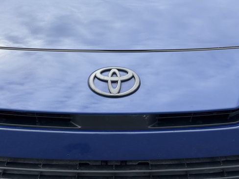 Used 2025 Toyota Camry LE FWD image 5