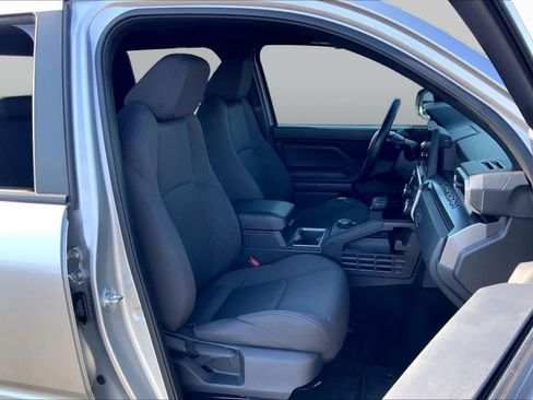 Used 2025 Toyota Tacoma SR5 AWD/4WD image 9