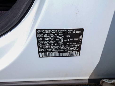 Certified 2021 Volkswagen Atlas Cross Sport SEL Premium R-Line AWD/4WD image 32