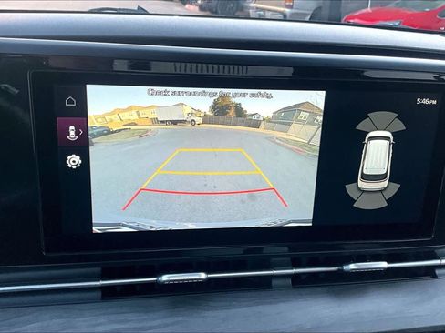 Used 2024 Kia Carnival EX image 26