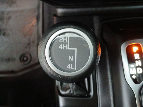 Used 2018 Jeep Wrangler Sport AWD/4WD image 14