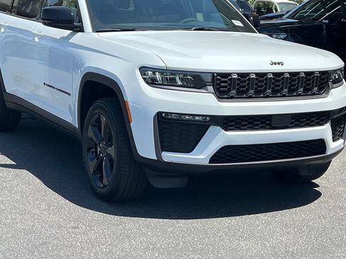 New 2026 Jeep Grand Cherokee L Limited w/ Limited Altitude Package AWD/4WD image 11